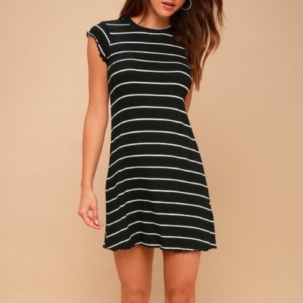 Billabong Black & White 90s Y2K Retro Inspired Striped Crewneck Mini Shift Dress